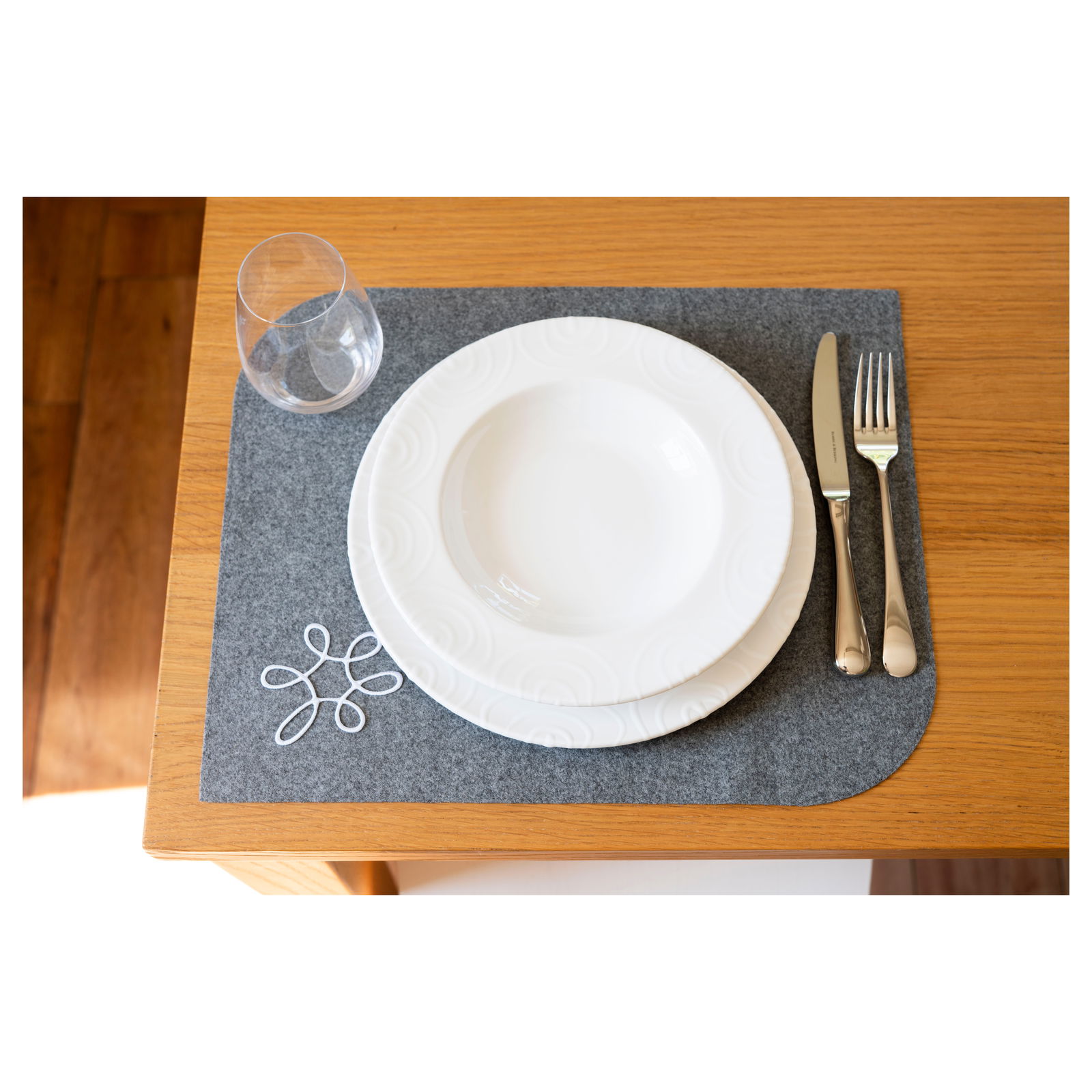 Antonia placemat with flame